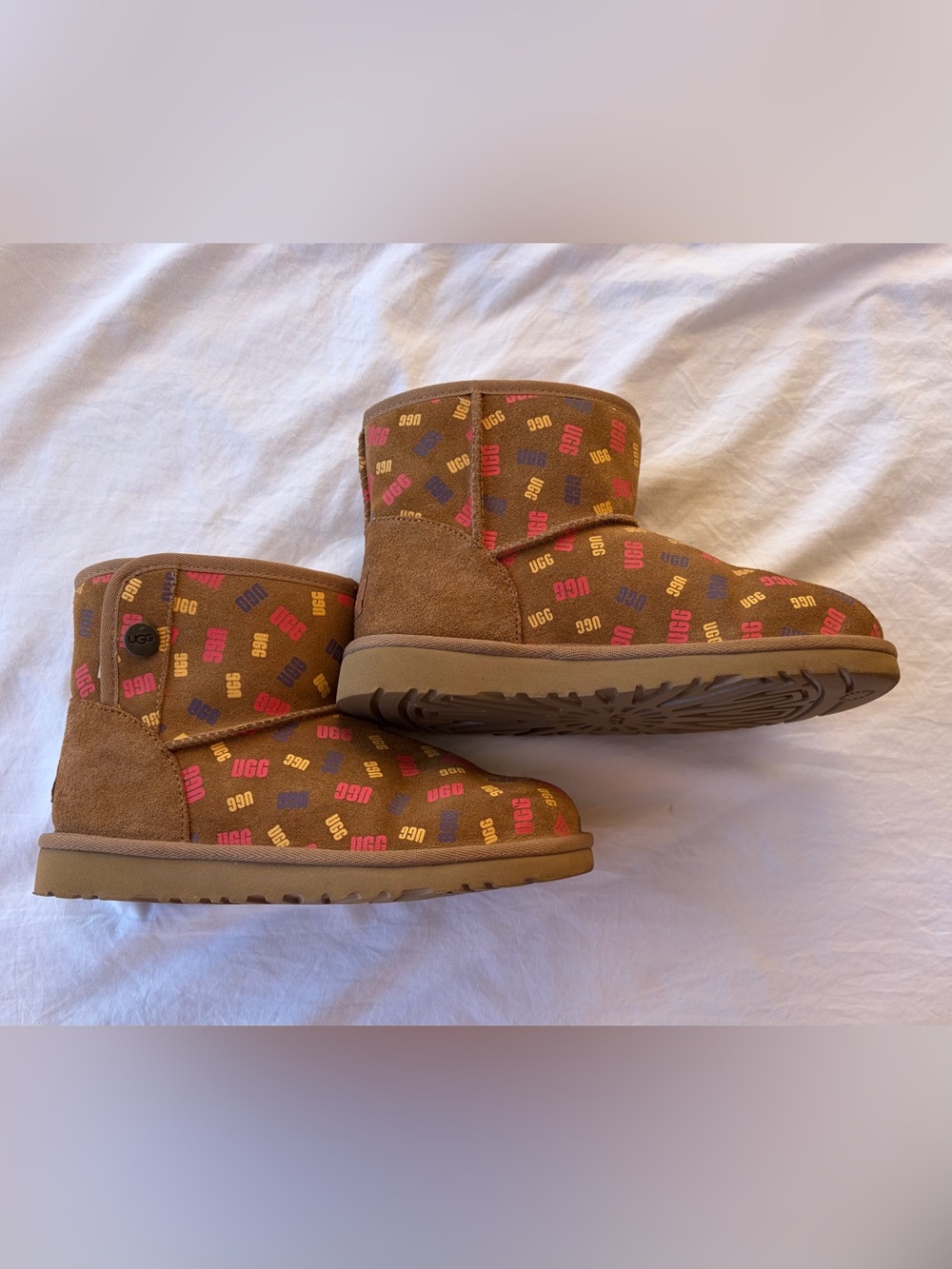 UGG Kids Like New!! Jona Confetti Logo Suede Boots Sz 3 - Picture 3 of 11
